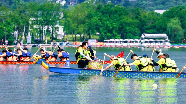 杭州湘湖龙舟赛圆满落幕，端午市集与水上运动嗨翻天！