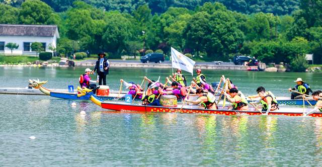 杭州湘湖龙舟赛圆满落幕，端午市集与水上运动嗨翻天！