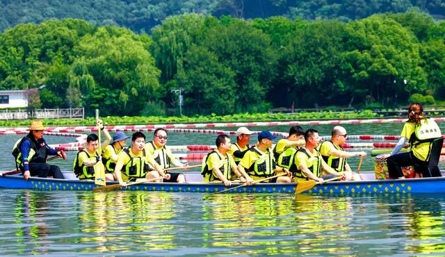 杭州湘湖龙舟赛圆满落幕，端午市集与水上运动嗨翻天！