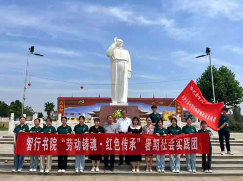 豫北医学院大学生暑期社会实践团到新乡县七里营毛主席视察田开展教学实践活动