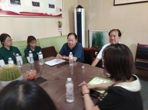 豫北医学院大学生暑期社会实践团到新乡县七里营毛主席视察田开展教学实践活动