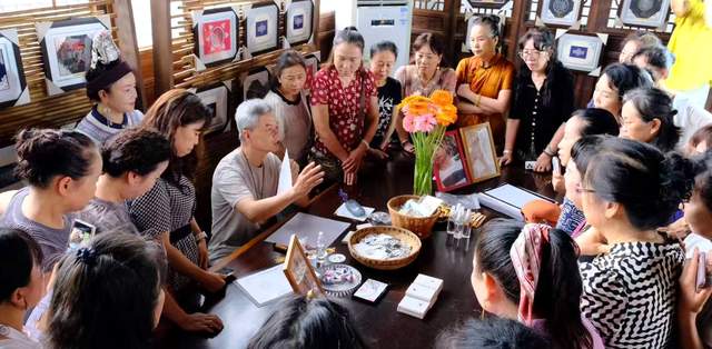 银拓非遗技艺走进都匀 市民体验传统艺术魅力