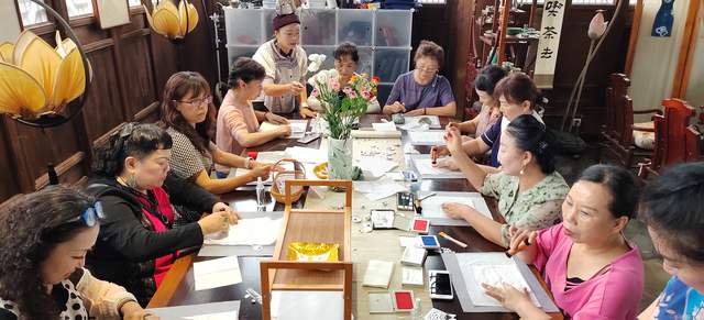 银拓非遗技艺走进都匀 市民体验传统艺术魅力