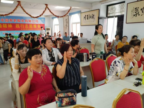 新乡县戏剧家协会在新乡县颐年园养老院举办“庆七一”暨妇女联合会成立戏曲演唱会
