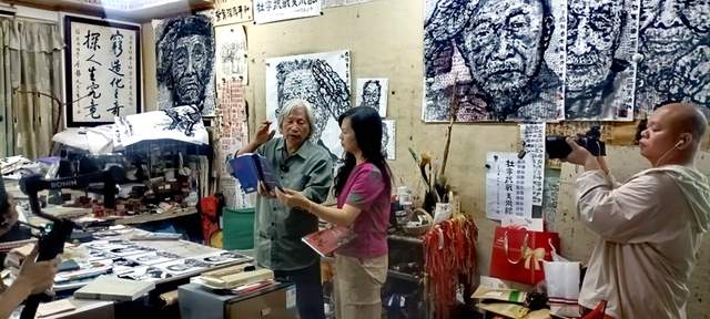 当画笔遇见军功章：一位艺术家与老兵的三十年不解之缘