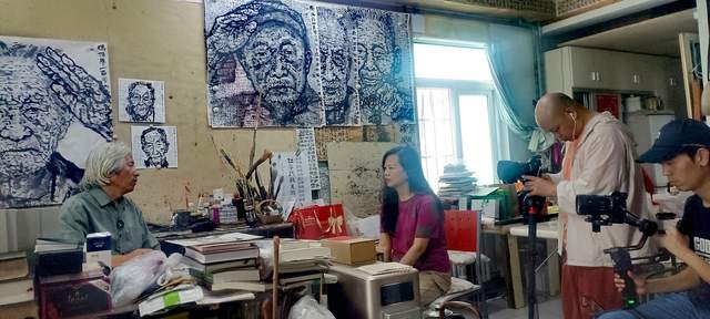 当画笔遇见军功章：一位艺术家与老兵的三十年不解之缘