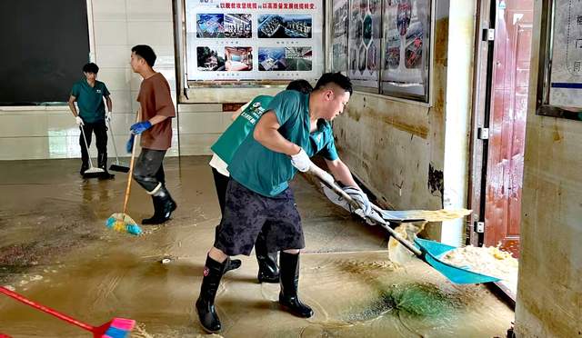 榕江洪灾大救援：团结之光穿透阴霾，照亮希望之路