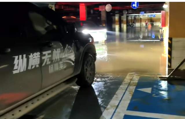 榕江洪灾大救援：团结之光穿透阴霾，照亮希望之路