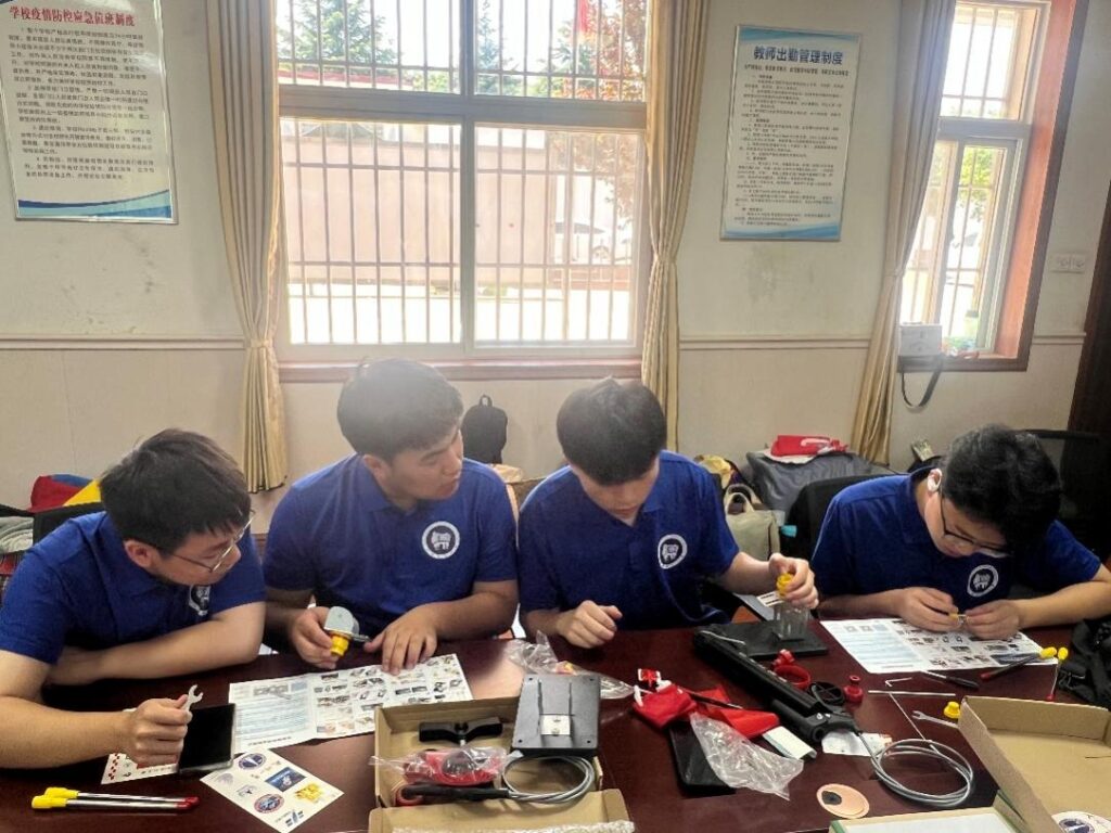 “代码课堂”进山村 智慧支教促振兴——河南科技大学驻村工作队携手软件学院开展科技支教活动