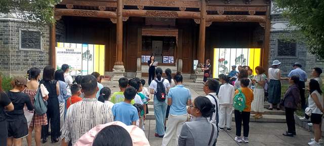 非遗传承新篇章:贵阳学生颖拓展惊艳艺术圈