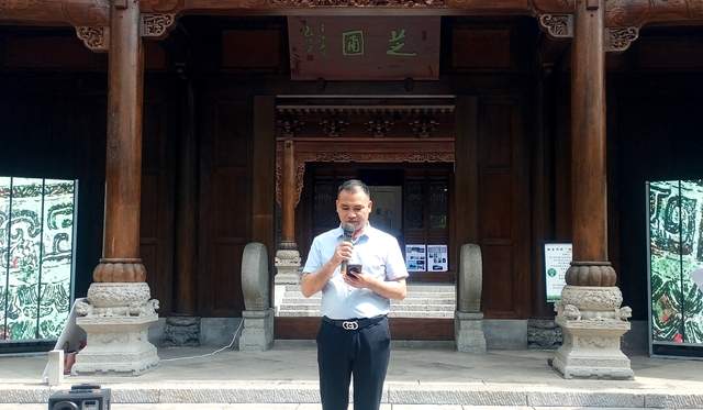 非遗传承新篇章:贵阳学生颖拓展惊艳艺术圈