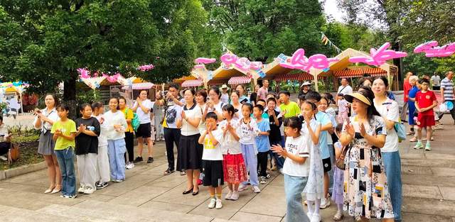 非遗传承新篇章:贵阳学生颖拓展惊艳艺术圈