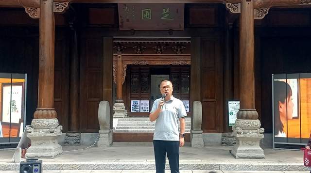 非遗传承新篇章:贵阳学生颖拓展惊艳艺术圈