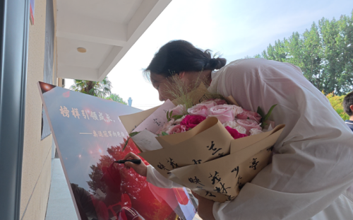 安徽淮北：奥运冠军向艳梅走进校园 点燃青春梦想