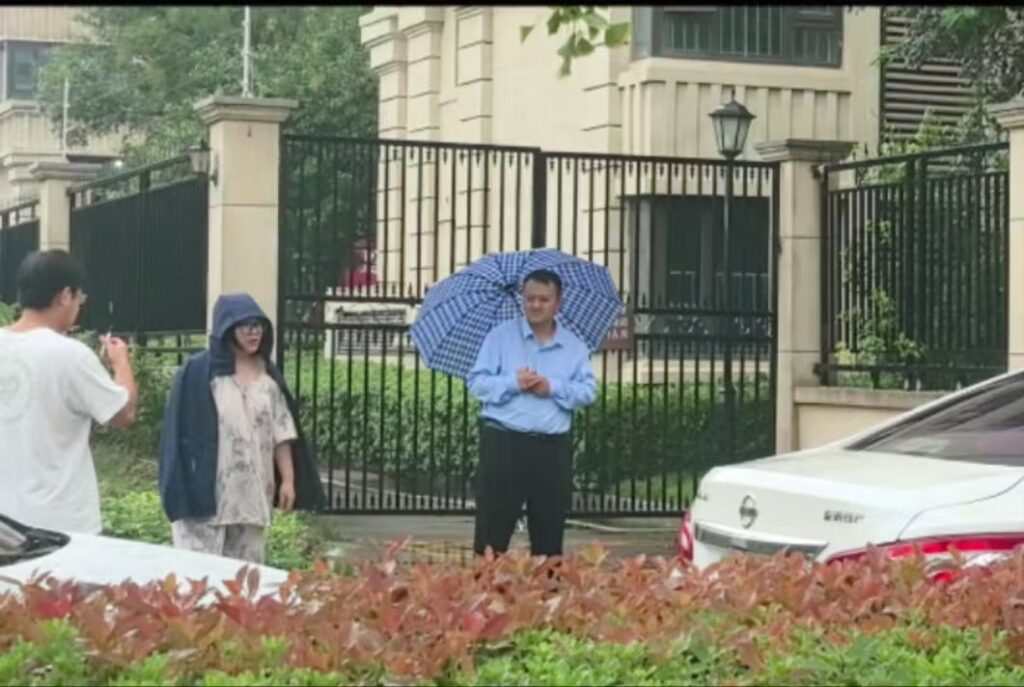 河南省郑州市业主杨女士-大雨天有家难回多次报警无果